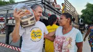 Alimentos distribuídos pelos Amigos do Bem no sertão nordestino.